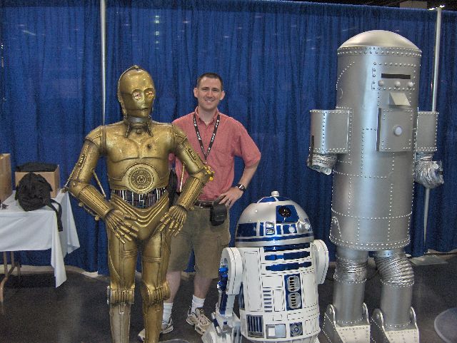 2006_WorldCon_Matt with Star Wars droids